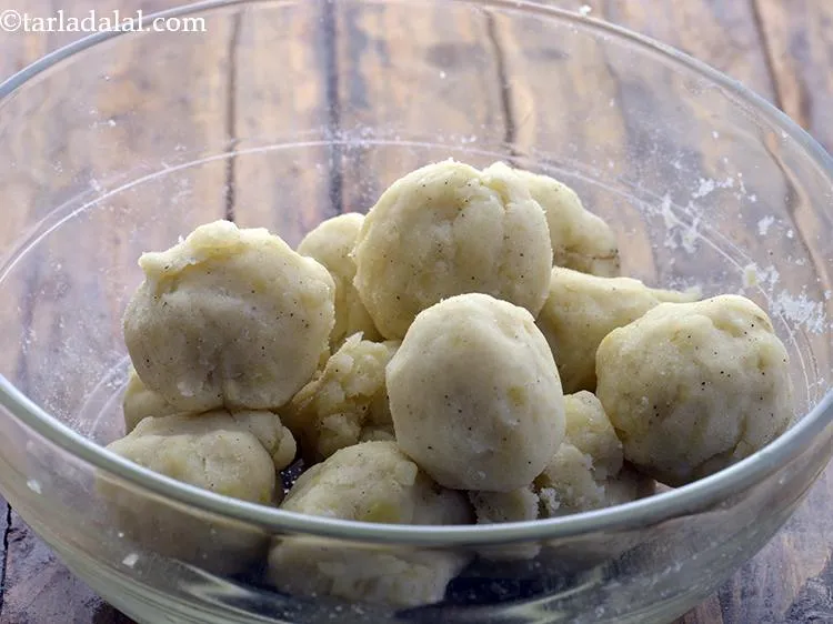 Step 8 – Mixture For&nbsp;<strong>Aloo Cheese Croquettes</strong>&nbsp;is ready,&nbsp;divide the potato mixture into 12 equal portions and keep aside.