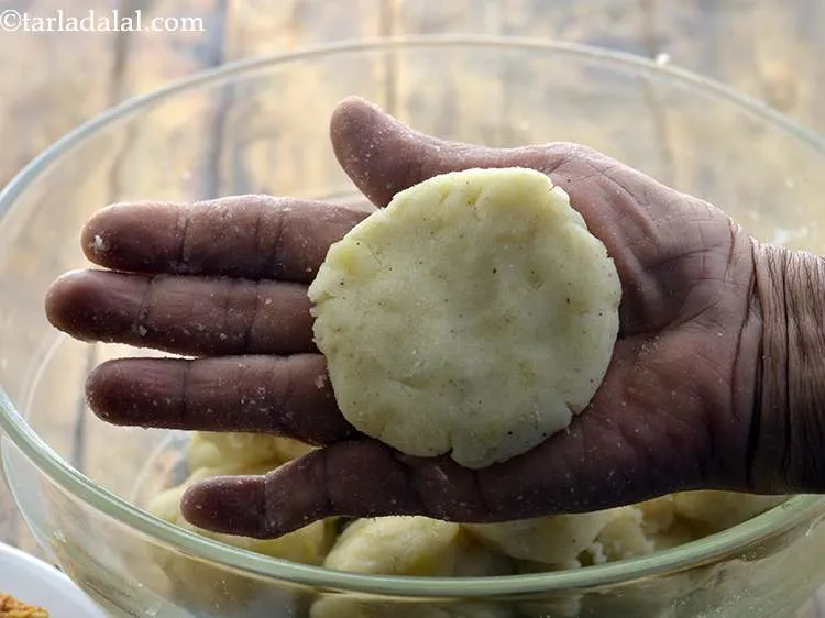 Step 17 – Flatten it on your palm into a 50 mm. (2&rdquo;) diameter circle using your fingers.