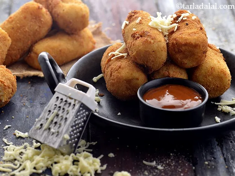 Step 28 – Serve the<strong>&nbsp;Aloo Cheese Croquettes</strong> immediately with chilli-garlic sauce.