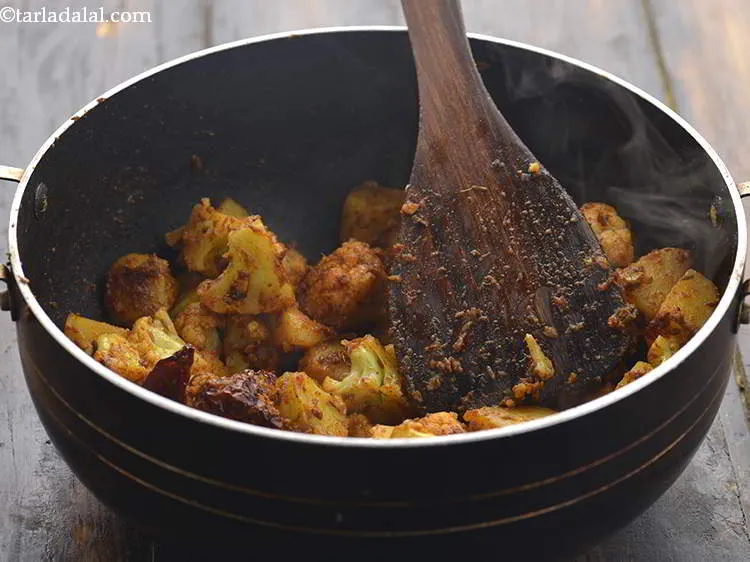 Step 22 – Mix&nbsp;<strong>aloo gobi | Punjabi aloo gobi | dry aloo gobhi ki sabzi | potatoes and …