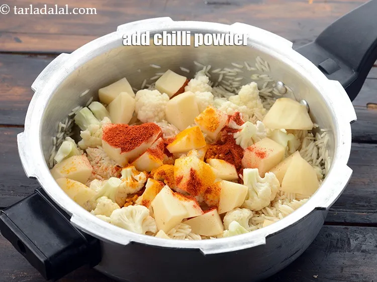 Step 17 – Add 1 tsp&nbsp;<a href="https://www.tarladalal.com/glossary-chilli-powder-red-chilli-powder-339i">chilli powder</a>.