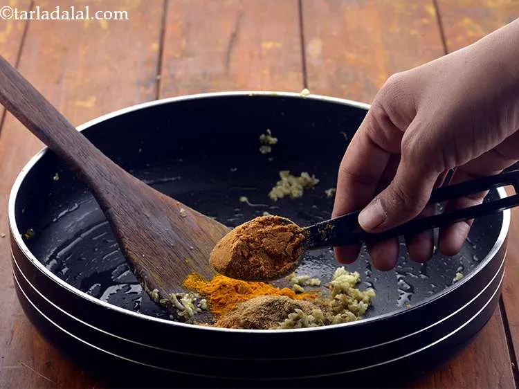 Step 8 – Now add the chaat masala. This will give a chatpata taste to the <strong>aloo gobi …