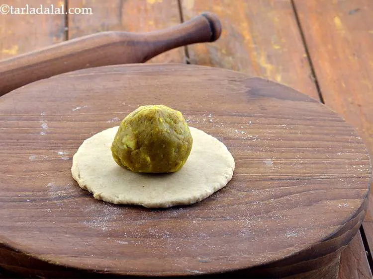 Step 26 – Place a portion of the prepared stuffing in the center of the circle.