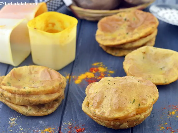 Step 23 – Serve <strong>aloo ki puri</strong> immediately. Relish aloo pooris piping hot with pickle, curd, chutney or …