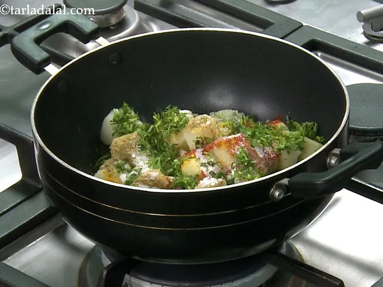 Step 14 – Finally, sprinkle some fresh coriander leaves.