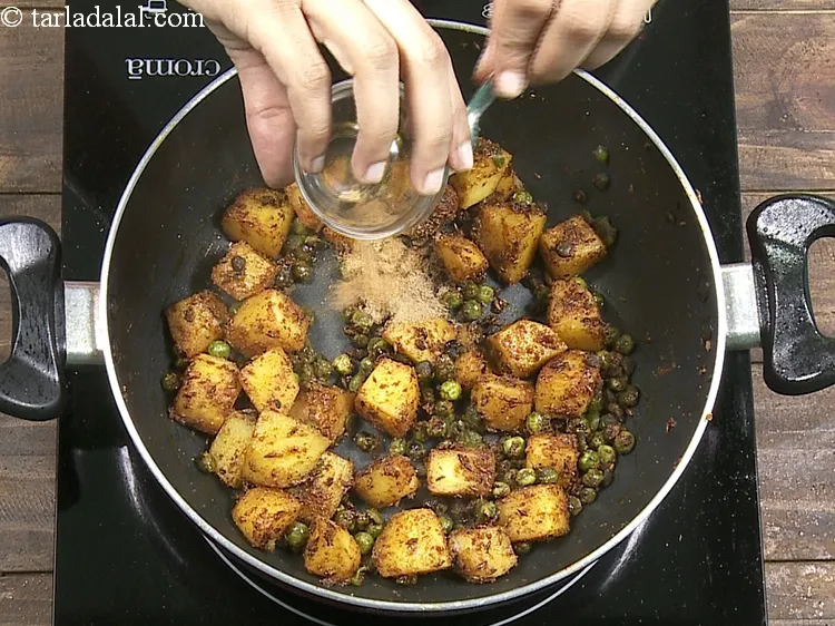 Step 21 – Add 1/4 tsp&nbsp;<a href="https://www.tarladalal.com/glossary-chaat-masala-300i">chaat masala</a>.