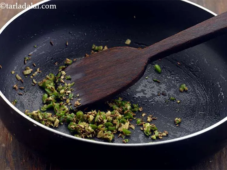 Step 4 – Mix well and saute on a medium flame for 30 seconds.