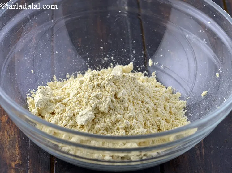 Step 6 – To prepare besan batter for&nbsp;<strong>aloo pakora recipe | Punjabi style aloo pakora | potato bhajji …