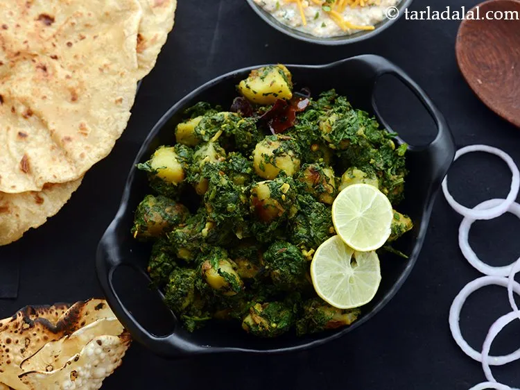 Step 17 – Serve&nbsp;<strong>aloo palak | Punjabi style aloo palak sabzi | aloo palak sukhi sabzi |</strong>&nbsp;hot with …