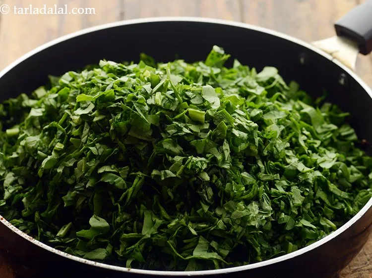 Step 12 – Add the spinach. Another way of preparing the aloo palak is by preparing a spinach …