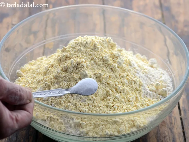 स्टेप 5 – स्वादानुसार नमक डालें।