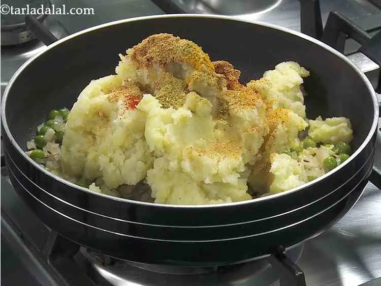 Step 8 – Furthermore, add chaat masala.