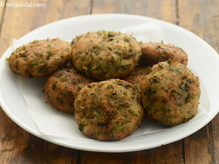 Step 16 – Drain the aloo tikkis an absorbent paper.