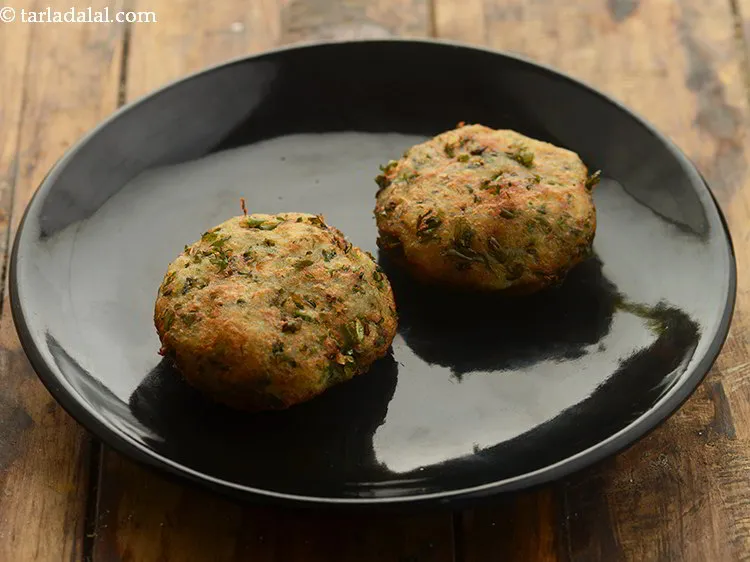 Step 18 – Just before serving, place 2 <strong>aloo tikkis</strong> on a serving plate.&nbsp;