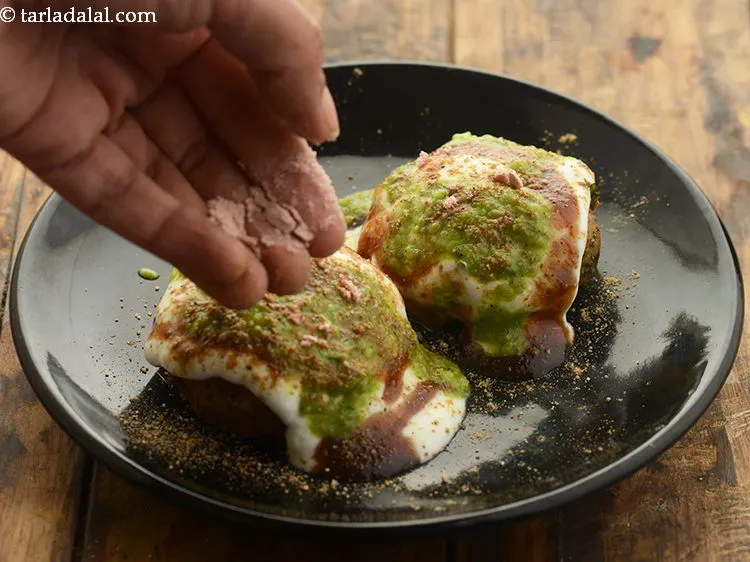 Step 24 – Furthermore, sprinkle black salt evenly over it.