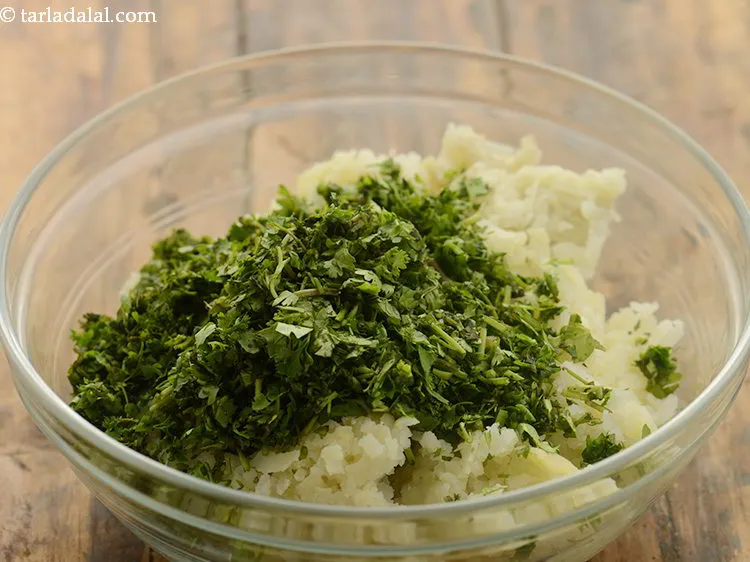 Step 6 – Add finely chopped coriander. Make use of fresh leafy greens to get the best flavors.