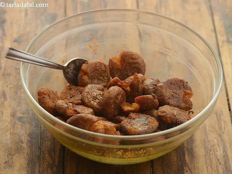 Step 24 – Toss well and&nbsp;<strong>aloo tuk | Sindhi aloo tuk |&nbsp;traditional&nbsp;Sindhi aloo tuk | Sindhi tuk |</strong>&nbsp;is …