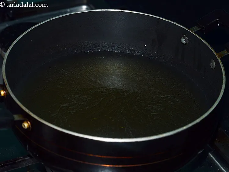 Step 14 – To make&nbsp;<strong>aloo tuk recipe | Sindhi aloo tuk |&nbsp;traditional&nbsp;Sindhi aloo tuk | Sindhi tuk |</strong>&nbsp;heat …