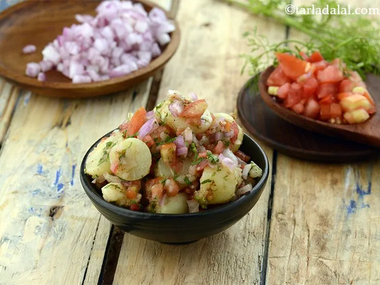 Step 14 – If you like <strong>aloo chaat</strong>, try out <a href="https://www.tarladalal.com/Aloo-Masala-Chaat-2417r">Aloo masala chaat</a>,&nbsp;<a href="https://www.tarladalal.com/Bread-Aloo-Chaat-Bengali-Street-Food-41772r">bread aloo chaat</a>,&nbsp;<a href="https://www.tarladalal.com/Aloo-Chaat-Tacos-42632r">aloo …