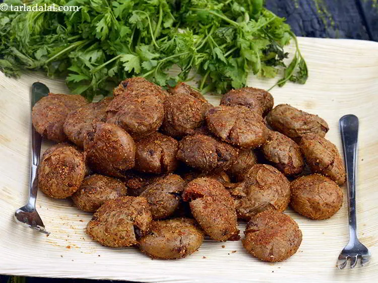 Step 25 – Serve traditional <strong>aloo tuk</strong> immediately as an accompaniment to your regular meal. <a href="https://www.tarladalal.com/Herbed-Baby-Potatoes-with-Garlic-Mayo-Dip-41756r" target="_blank"><strong>Herbed …