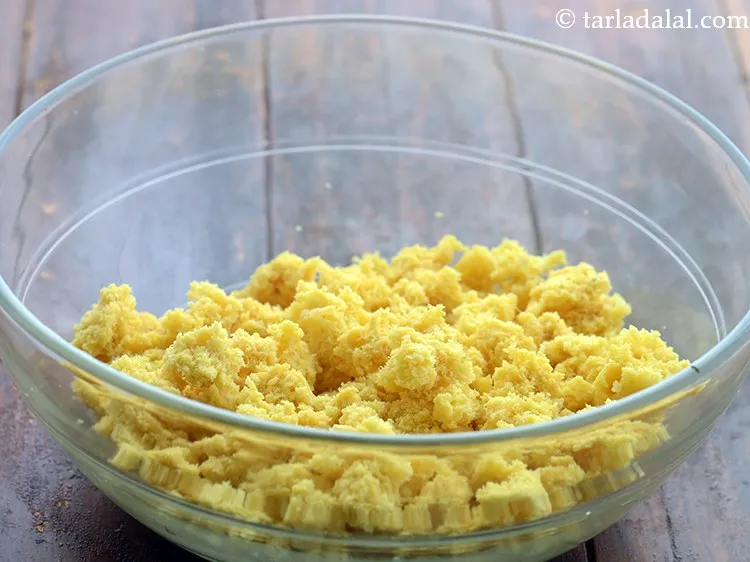 Step 16 – Crumble the dhoklas lightly with your fingers to get khaman in a deep bowl.