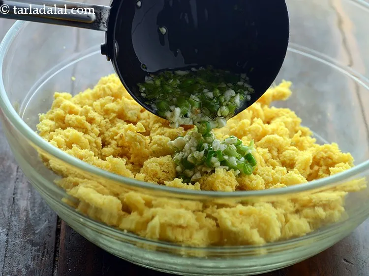 Step 21 – To make&nbsp;<strong>amiri khaman in microwave | sev khamani in microwave | quick amiri khaman | …