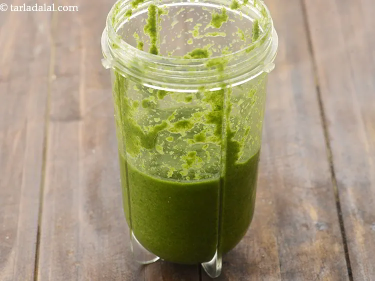 स्टेप 10 – सभी चीजों को मिक्सर में मुलायम होने तक पीस लें।