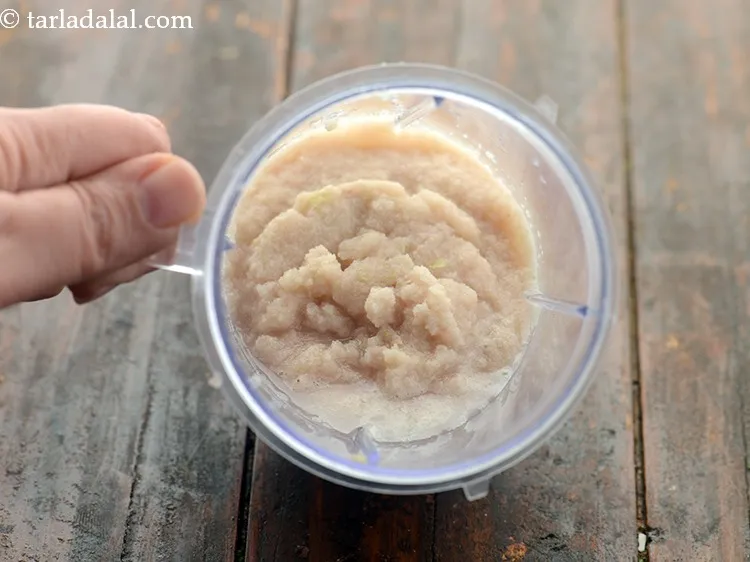 Step 14 – Blend till the mixture of <strong>healthy amla juice for weight loss</strong> is smooth.