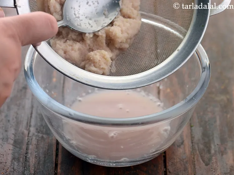Step 15 – Strain using a strainer to obtain <strong>amla juice at home</strong>.
