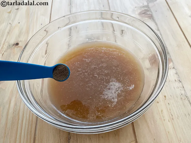 स्टेप 12 – ताज़ी पीसी हुई कालीमिर्च डालें।