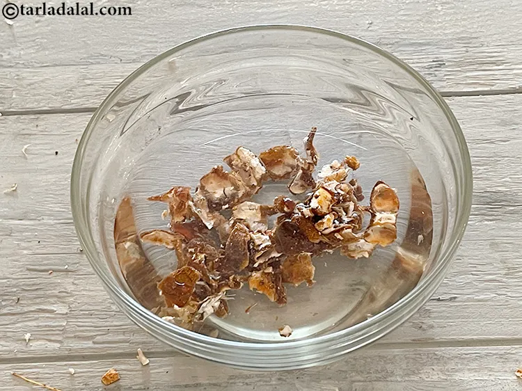 स्टेप 4 – १ कप पानी डालें।