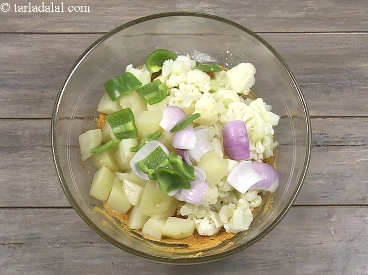 Step 19 – Add 1/4 cup&nbsp;<a href="https://www.tarladalal.com/glossary-capsicum-cubes-170i">capsicum cubes</a>.