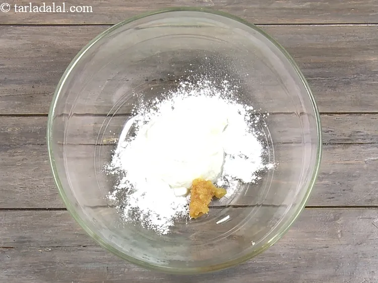 Step 5 – Add 1 1/2 tsp&nbsp;<a href="https://www.tarladalal.com/glossary-garlic-paste-lehsun-ki-paste-lahsun-ki-paste-350i">garlic (lehsun) paste</a>.