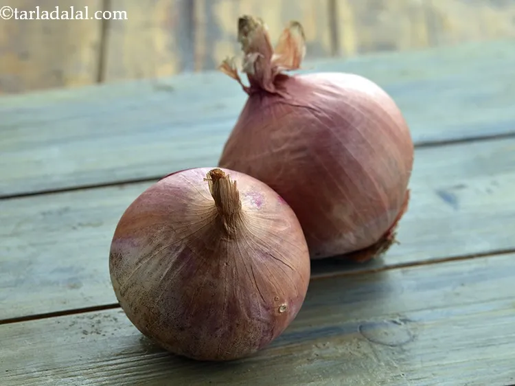 स्टेप 25 – अब अंत में आपको प्याज को काटने की जरूरत है। …