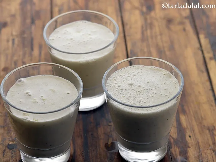 Step 8 – Pour equal quantities of the <strong>A</strong><strong>pple And Oats Milkshake</strong> into 3 individual glasses.