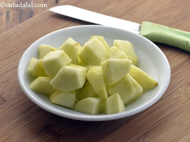 Step 13 – Roughly chop the apple using a sterilized sharp knife.&nbsp;