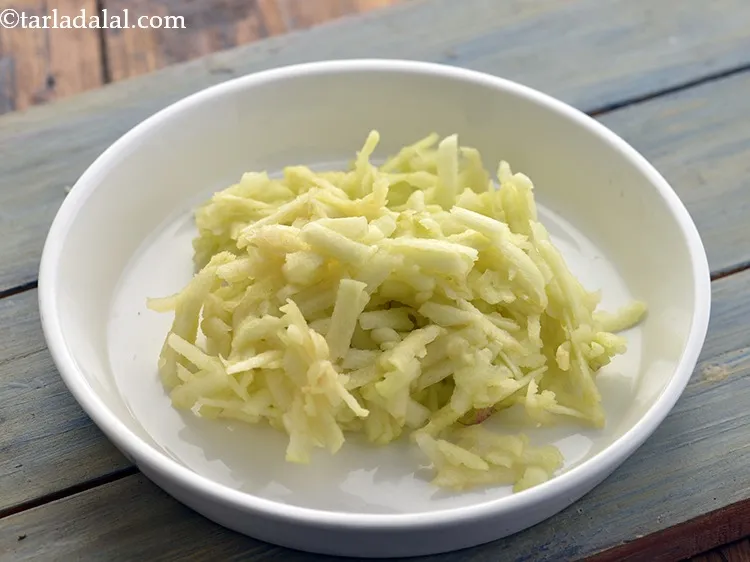 Step 15 – Grate the apple thickly using a sterilized grater.&nbsp;&nbsp;