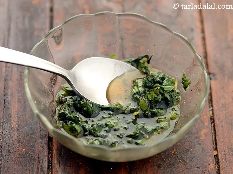 Step 14 – Mix all ingredients of&nbsp;<strong>avocado salad for shiny hair recipe</strong><strong>&nbsp;</strong>well and keep aside.