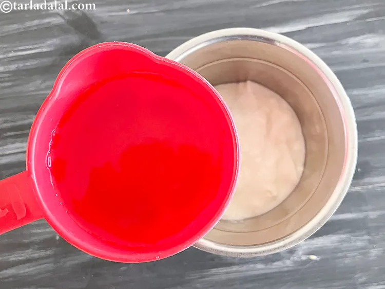 स्टेप 10 – १ कप पानी डालें। सबसे अच्छे परिणामों के लिए ठंडा …