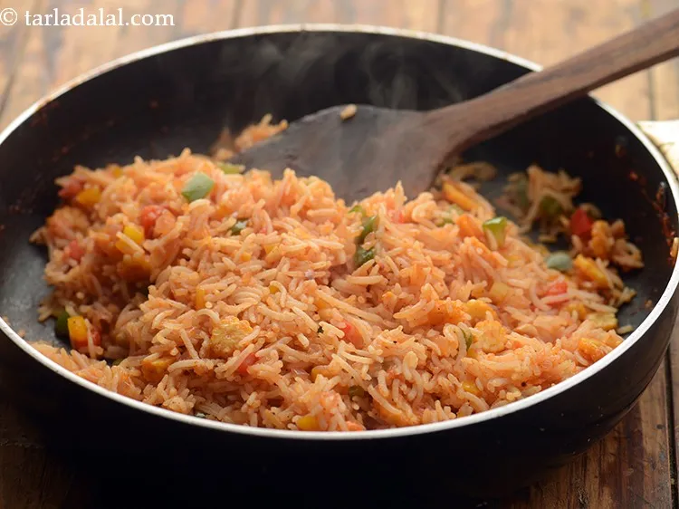 स्टेप 22 – धीरे से मिलाएं ताकि चावल के दाने टूट न जाएं …