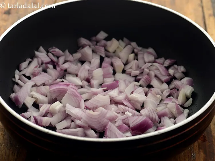 Step 10 – To make&nbsp;<strong>baby corn palak recipe| healthy&nbsp;baby corn palak sabzi&nbsp;| Indian style baby corn spinach curry …