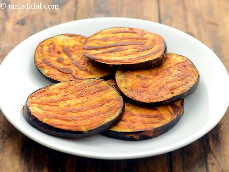 Step 14 – Remove the baingan slices individually and transfer to a plate.