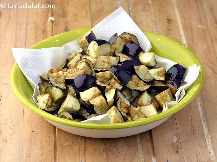 Step 6 – Similarly deep-fry all the eggplant cubes and keep them aside.