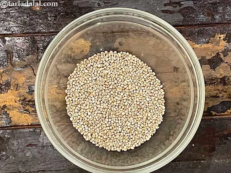 स्टेप 3 – एक गहरे कांच के कटोरे में १/४ कप <a href=""https://www.tarladalal.com/glossary-bajra-black-millet-hindi-175i"" …