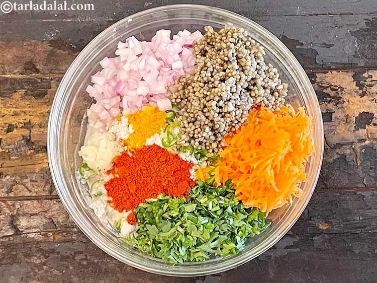 स्टेप 25 – पका हुआ बाजरा डालें।