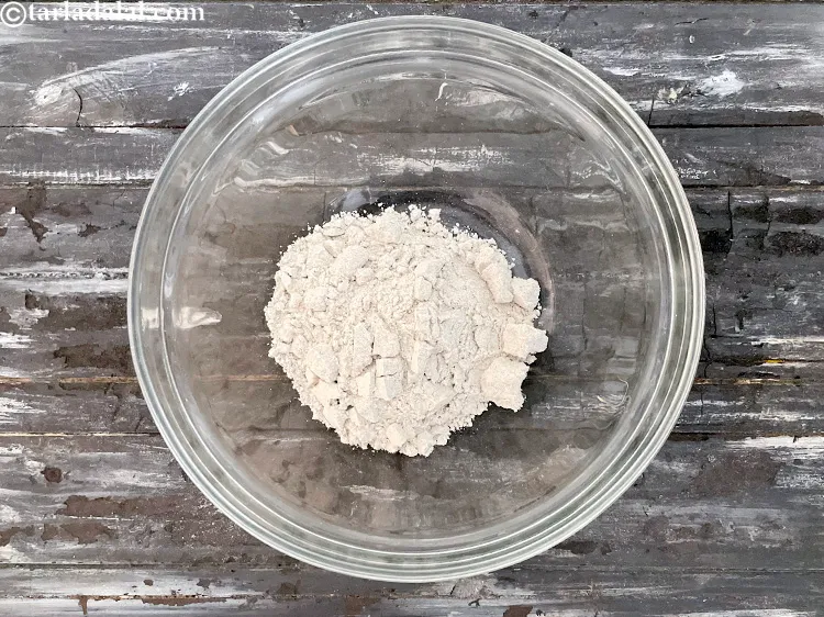 स्टेप 14 – <strong>बाजरा, राईस एण्ड स्प्राउट्स मूंग पुडा </strong>के लिए घोल बनाने …