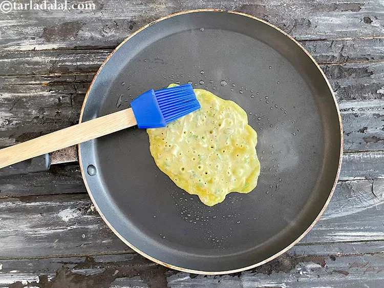 स्टेप 29 – पुडे के ऊपर की तरफ कच्चे तेल से ब्रश करें।