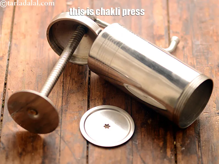 स्टेप 35 – <strong>बाजरे की चकली</strong> बनाने के लिए | <strong>मुरुक्कू रेसिपी | …