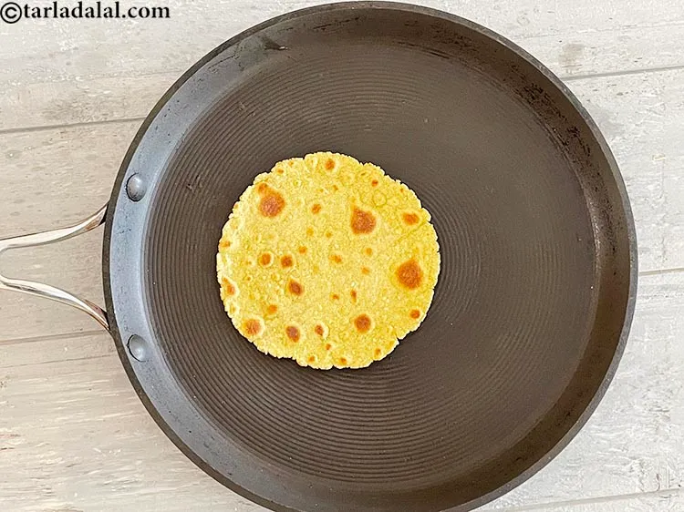 स्टेप 20 – शेष ६ और <strong>बाजरा खाखरा रेसिपी | बाजरा तिल खाखरा …