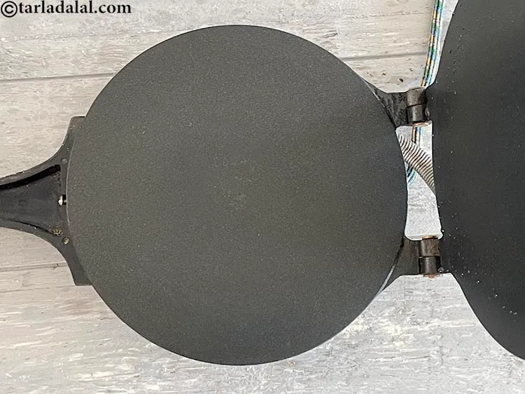 Step 33 – <meta charset="UTF-8" /> Heat the&nbsp;<strong>khakhra</strong>&nbsp;press till hot. But make sure it is not red hot.